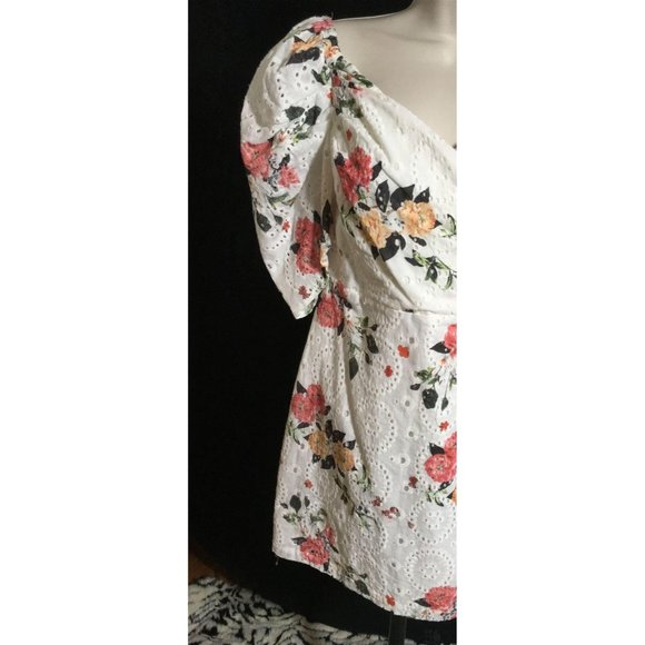 Lida Kate Floral Eyelet Lace Summer Dress V Neck Mini Length Lightweight Fabric - Picture 2 of 8